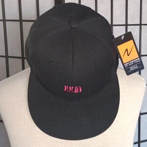 Flat brim black baseball cap. Size S.